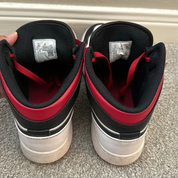 Air Jordans size- Youth 6 - Picture 5 of 9